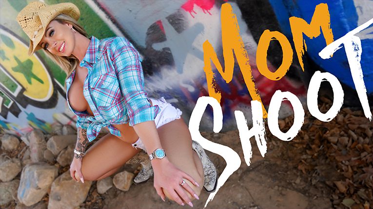 MomShoot – A Change Of Plans/ Sweet Vickie