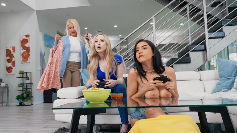 BrazzersExxtra – Gamers Tits on Glass/ Roxie Sinner